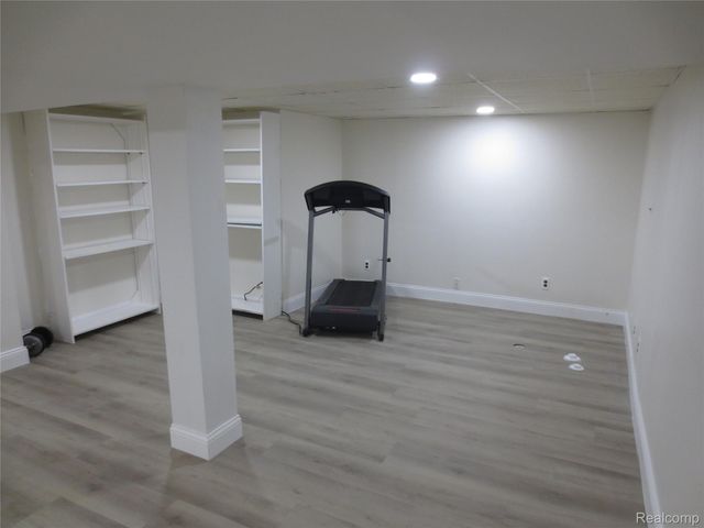 34600 Michelle Drive, Romulus, MI 48174