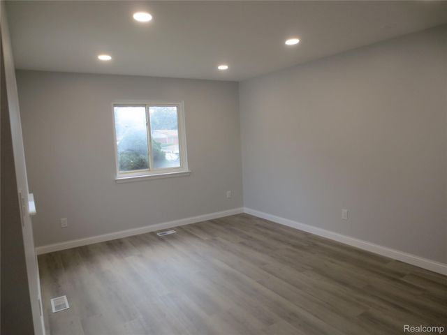 34600 Michelle Drive, Romulus, MI 48174