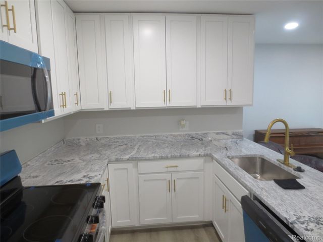 34600 Michelle Drive, Romulus, MI 48174