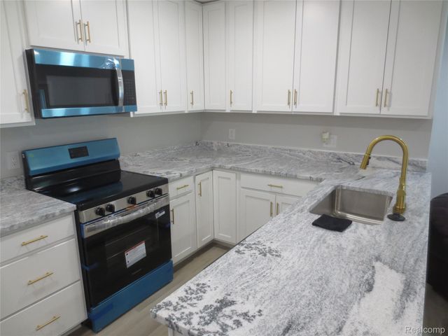 34600 Michelle Drive, Romulus, MI 48174