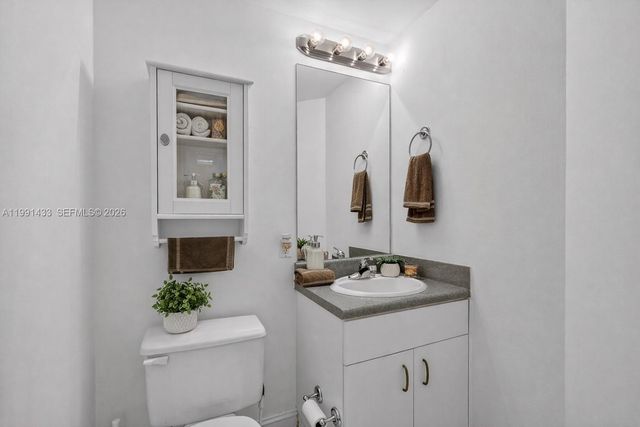 701 Brickell Key Blvd 1108, Miami, FL 33131