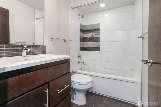 6704 15th Avenue NW, Seattle, WA 98117