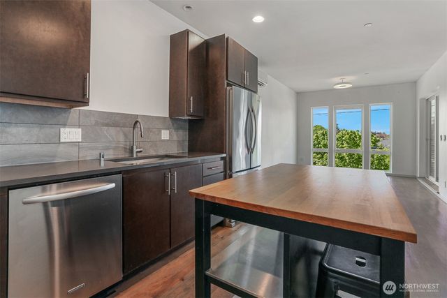 6704 15th Avenue NW, Seattle, WA 98117