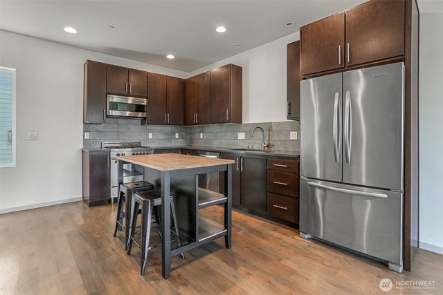 6704 15th Avenue NW, Seattle, WA 98117