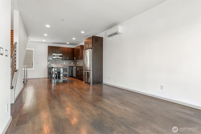 6704 15th Avenue NW, Seattle, WA 98117