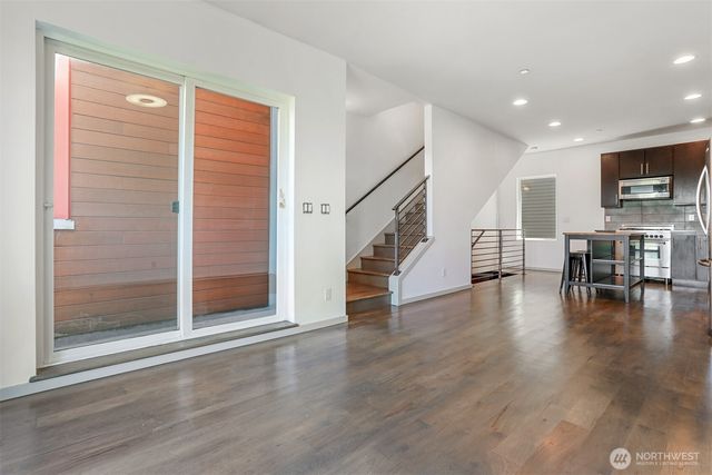 6704 15th Avenue NW, Seattle, WA 98117