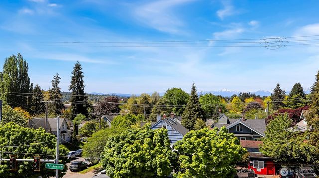 6704 15th Avenue NW, Seattle, WA 98117