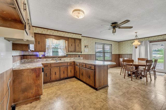 1319 Hills Chapel Rd, Manchester, TN 37355