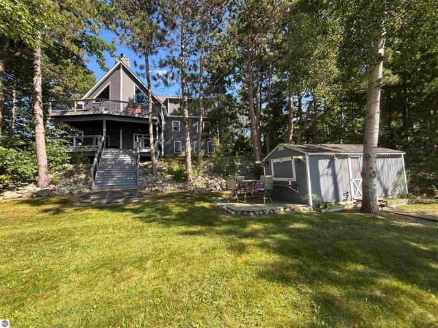 5302 Highland Drive, Traverse City, MI 49685