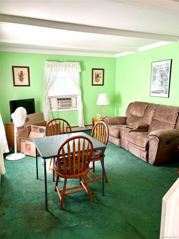 18 Heather Lane, Levittown, NY 11756