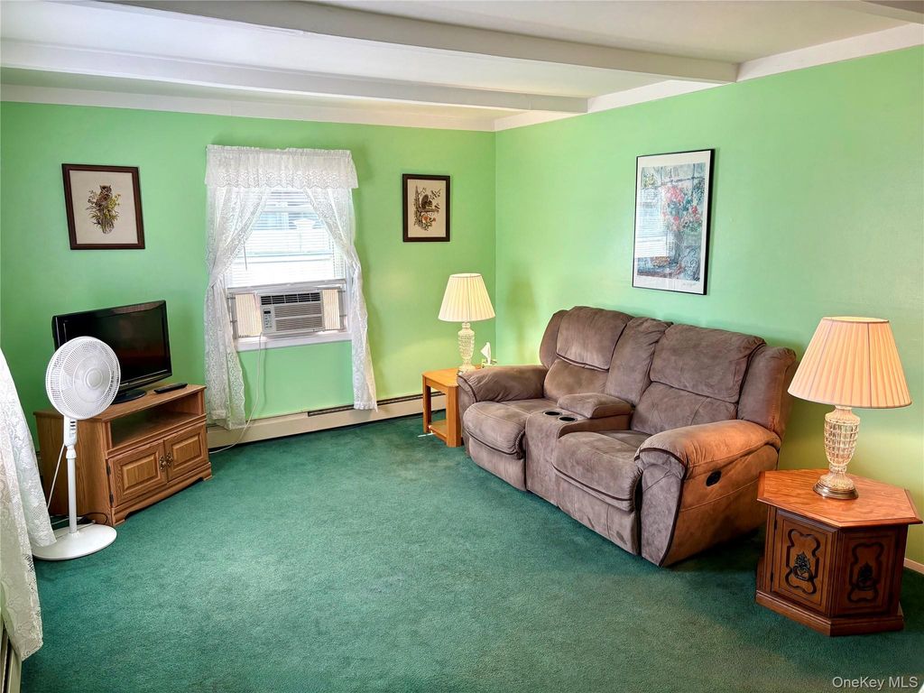 18 Heather Lane, Levittown, NY 11756 — photo 3