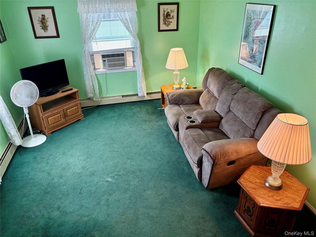 18 Heather Lane, Levittown, NY 11756 — photo 4
