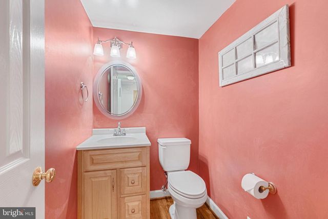 10401 COURTHOUSE DR, Fairfax, VA 22030