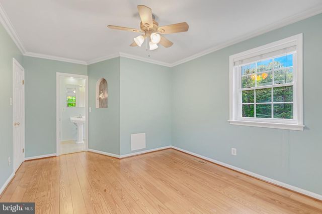 10401 COURTHOUSE DR, Fairfax, VA 22030