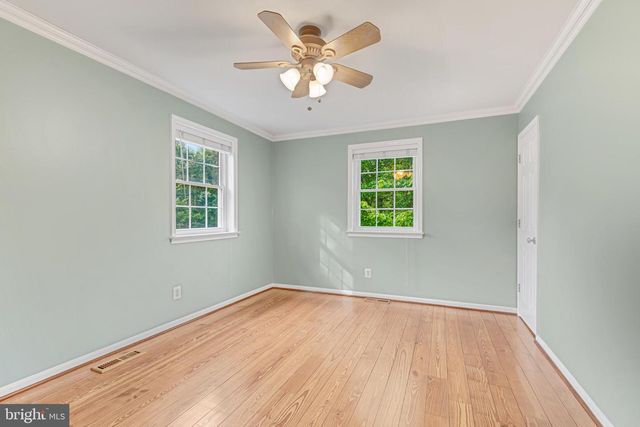 10401 COURTHOUSE DR, Fairfax, VA 22030