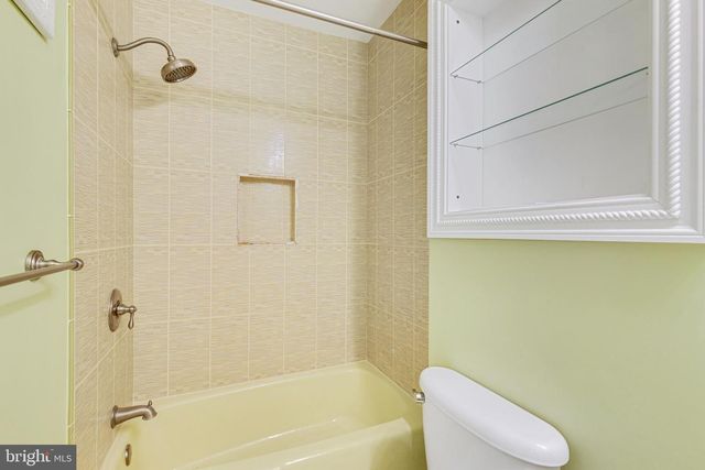 10401 COURTHOUSE DR, Fairfax, VA 22030
