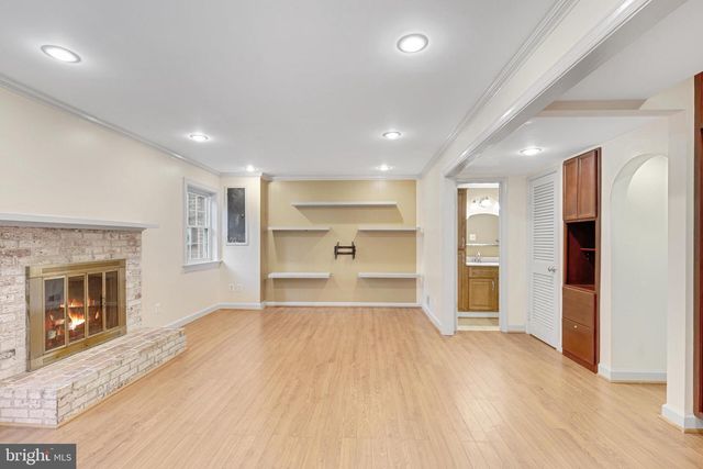 10401 COURTHOUSE DR, Fairfax, VA 22030