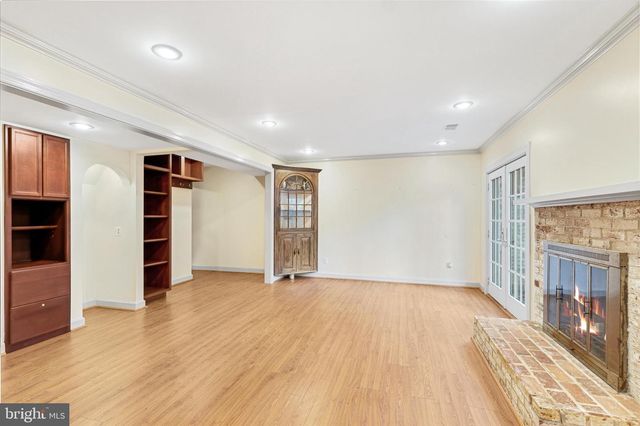10401 COURTHOUSE DR, Fairfax, VA 22030