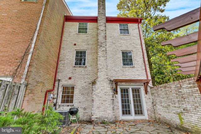 10401 COURTHOUSE DR, Fairfax, VA 22030