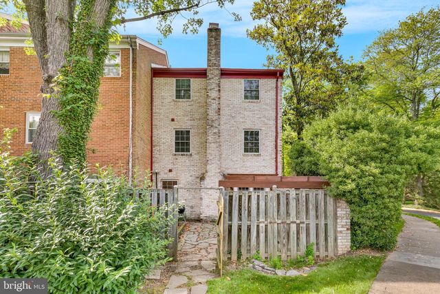10401 COURTHOUSE DR, Fairfax, VA 22030