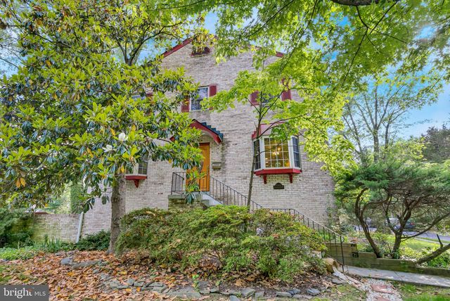 10401 COURTHOUSE DR, Fairfax, VA 22030