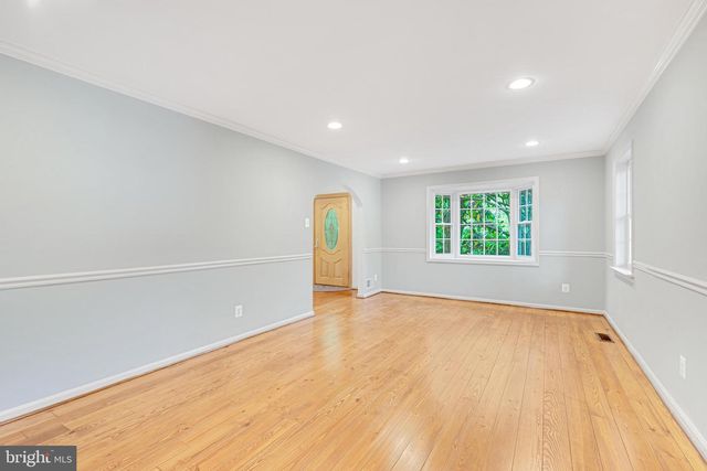 10401 COURTHOUSE DR, Fairfax, VA 22030