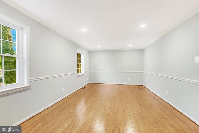 10401 COURTHOUSE DR, Fairfax, VA 22030