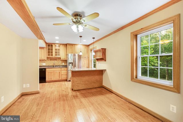 10401 COURTHOUSE DR, Fairfax, VA 22030