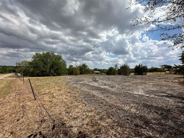 6500 Sacred Heart Road, Burton, TX 77835