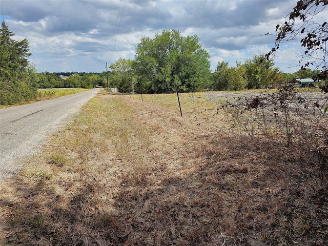 6500 Sacred Heart Road, Burton, TX 77835