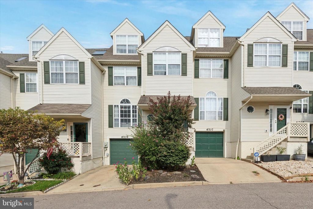 6709 CINNAMON DR, Philadelphia, PA 19128