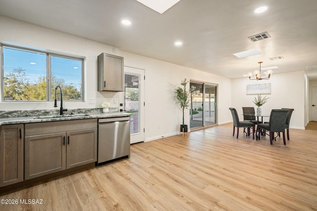 1220 W Maximilian Way, Tucson, AZ 85704