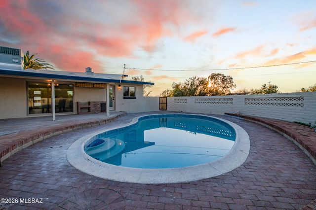 1220 W Maximilian Way, Tucson, AZ 85704