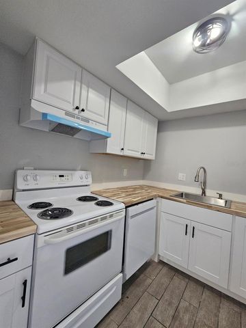 7602 W POWHATAN AVENUE 1, Tampa, FL 33615