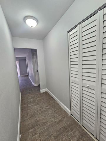 7602 W POWHATAN AVENUE 1, Tampa, FL 33615