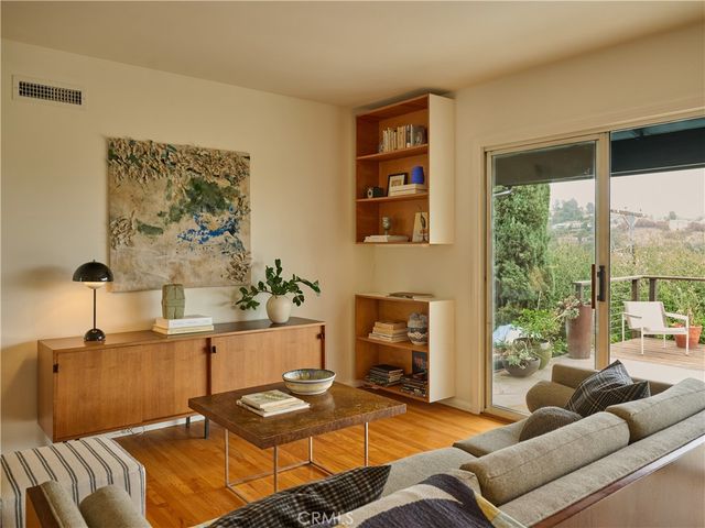 4304 Caledonia, Los Angeles, CA 90065