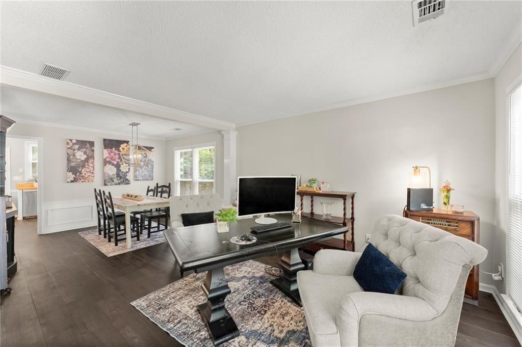 Image 12 of property listing at 10000 Barston Court, Johns Creek, GA 30022