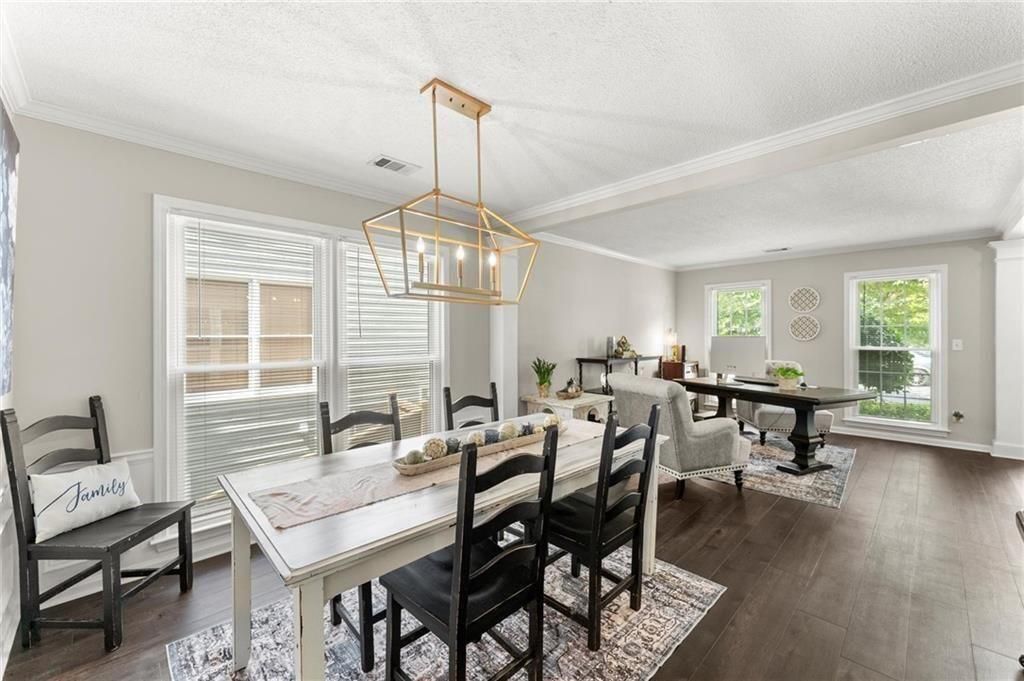 Image 13 of property listing at 10000 Barston Court, Johns Creek, GA 30022