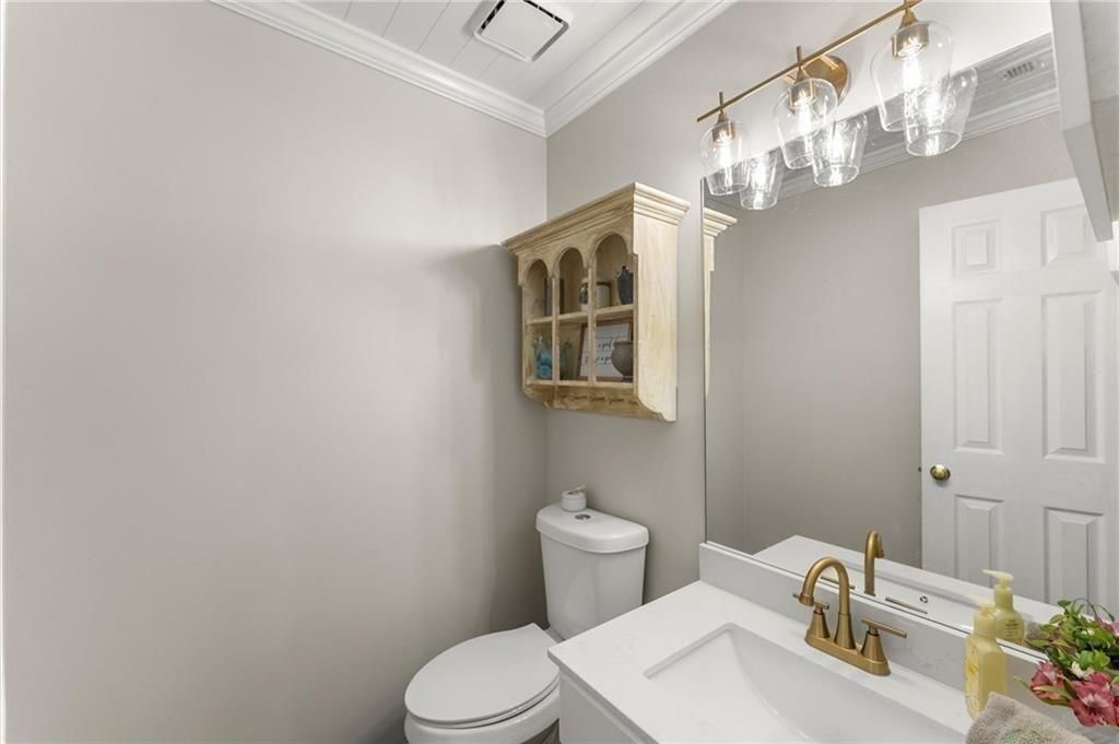 Image 15 of property listing at 10000 Barston Court, Johns Creek, GA 30022