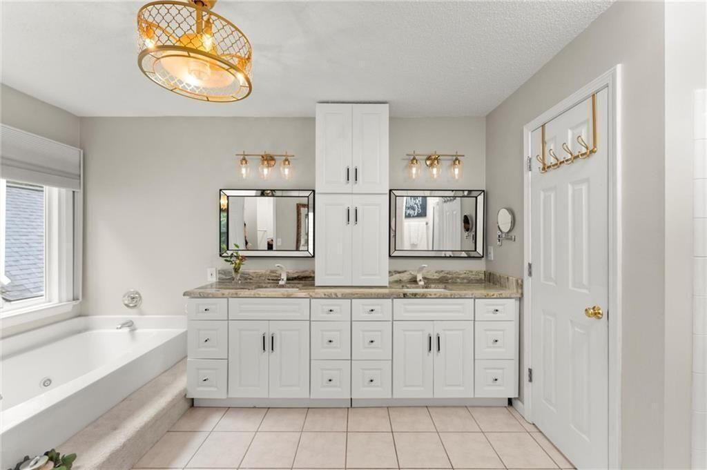 Image 19 of property listing at 10000 Barston Court, Johns Creek, GA 30022