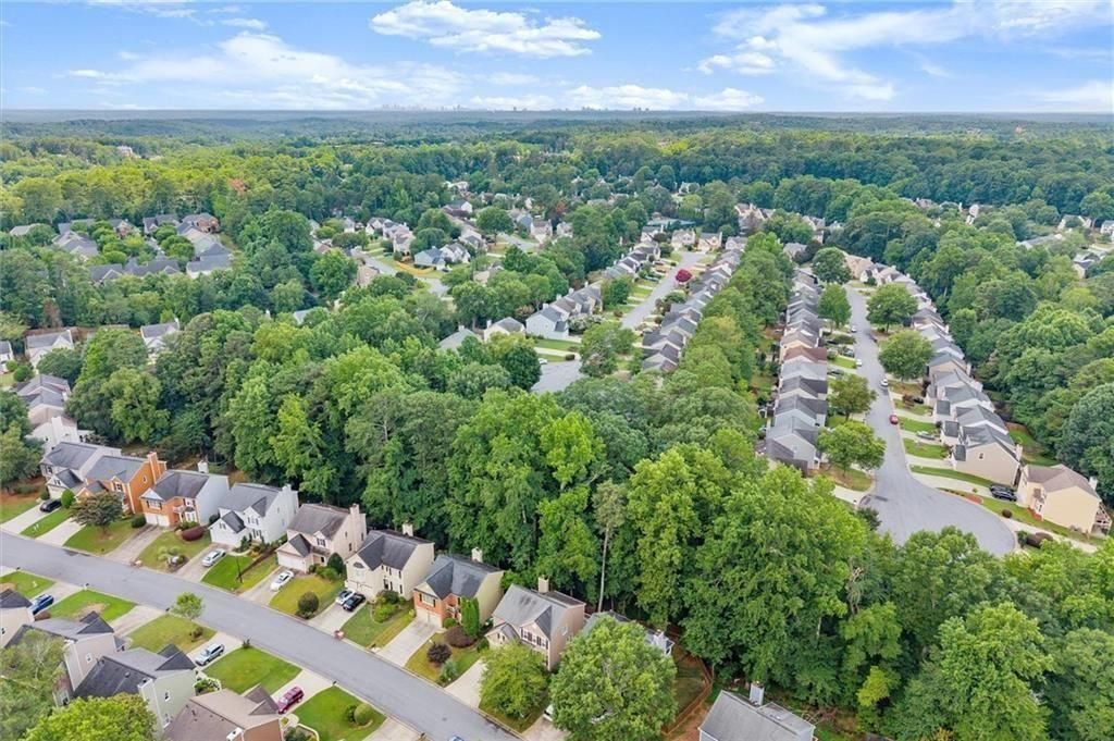 Image 32 of property listing at 10000 Barston Court, Johns Creek, GA 30022