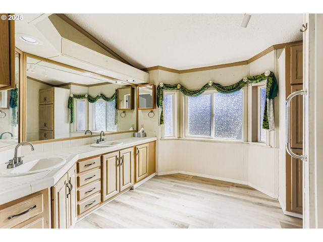 4303 SETTLERS Loop, Forest Grove, OR 97116