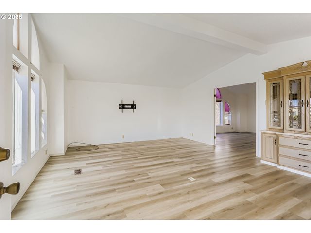 4303 SETTLERS Loop, Forest Grove, OR 97116