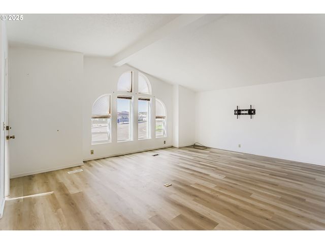 4303 SETTLERS Loop, Forest Grove, OR 97116