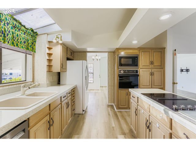 4303 SETTLERS Loop, Forest Grove, OR 97116