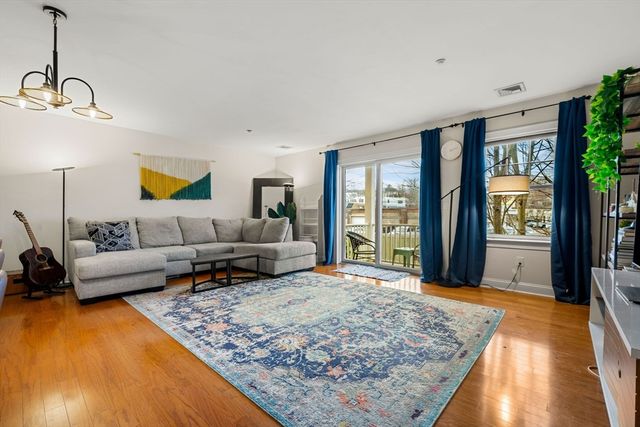 11 Cheriton Rd 102, Boston, MA 02132