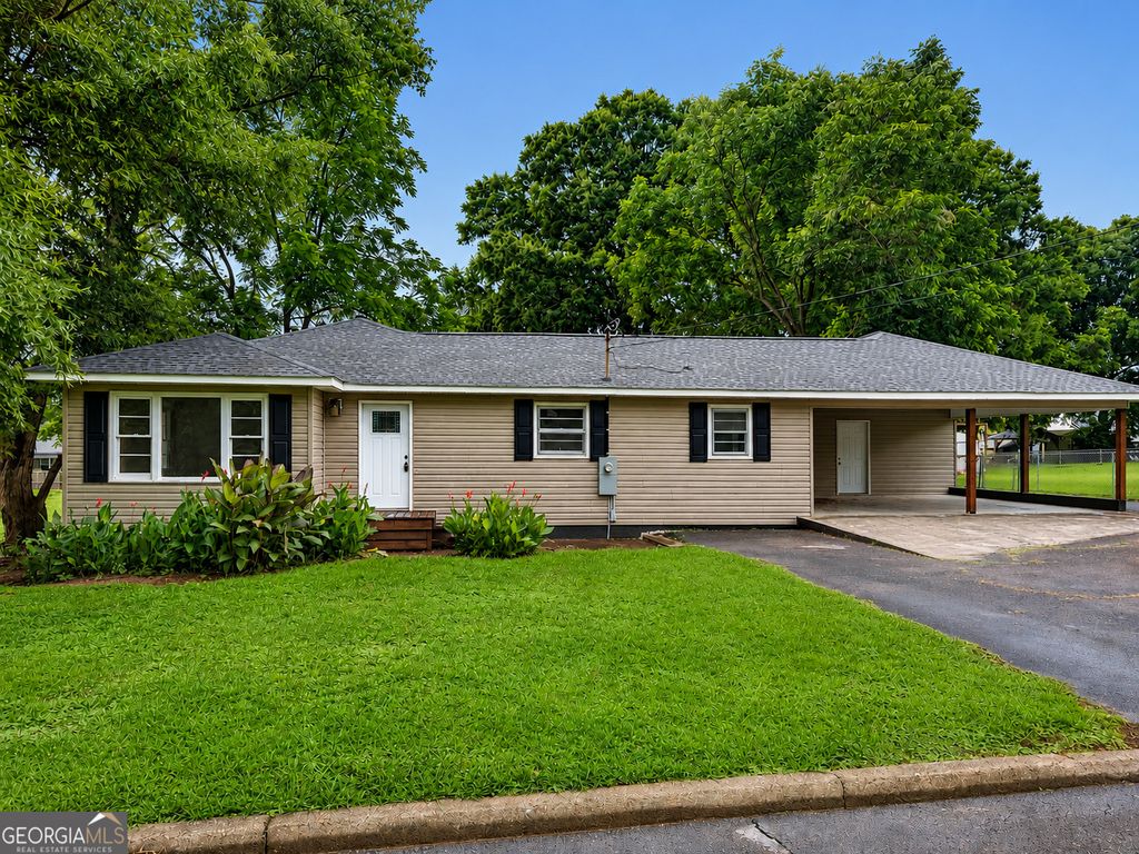 168 Moore Street, Trion, GA 30753