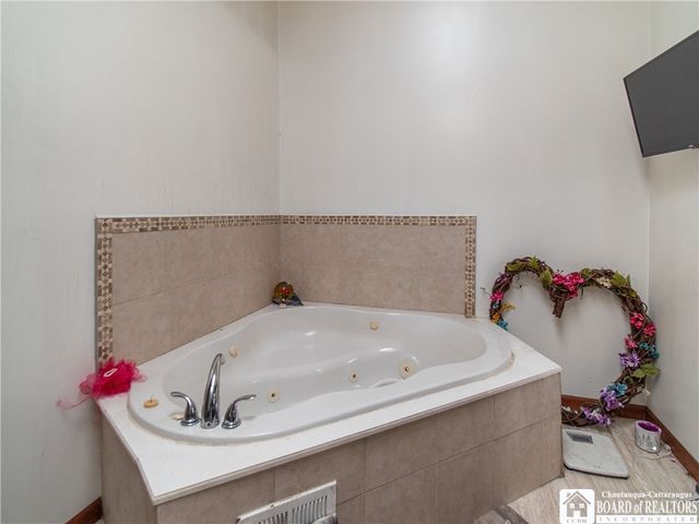 35 Crooked Brook Drive, Dunkirk, NY 14048