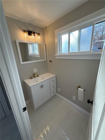 3811 College Avenue, Kansas City, MO 64128