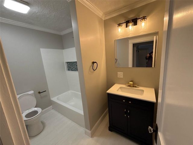 3811 College Avenue, Kansas City, MO 64128